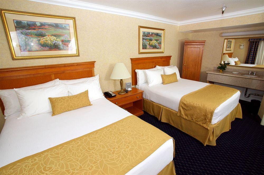 Hotel D'Lins Ontario Airport מראה חיצוני תמונה