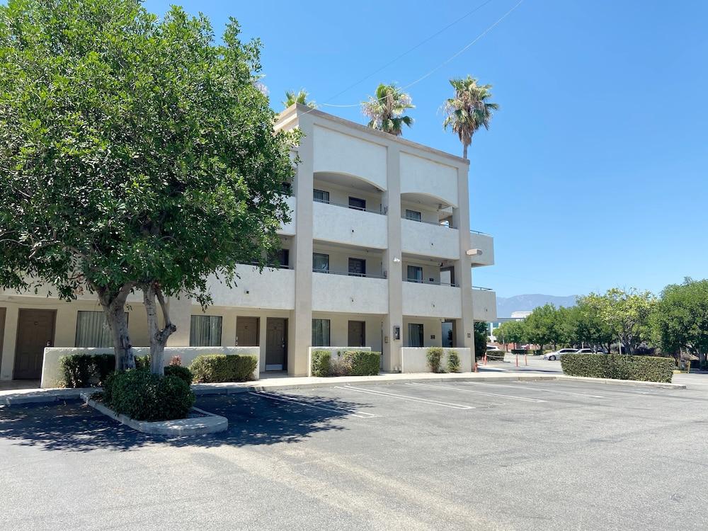 Hotel D'Lins Ontario Airport מראה חיצוני תמונה