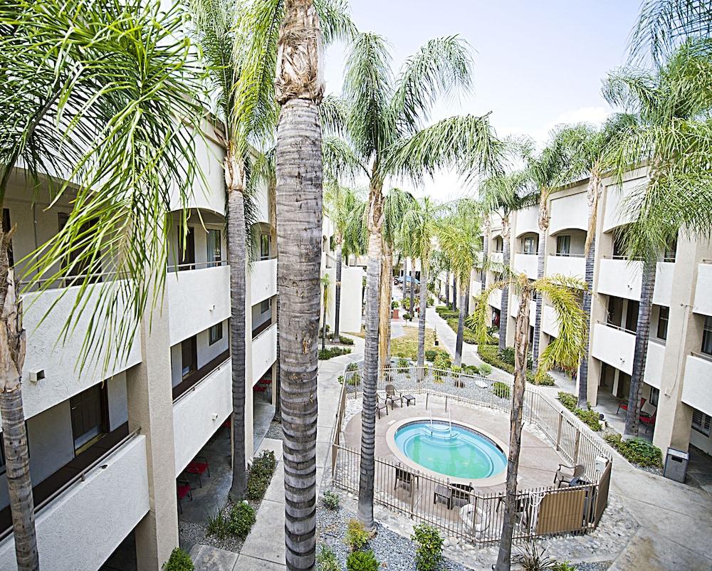 Hotel D'Lins Ontario Airport מראה חיצוני תמונה