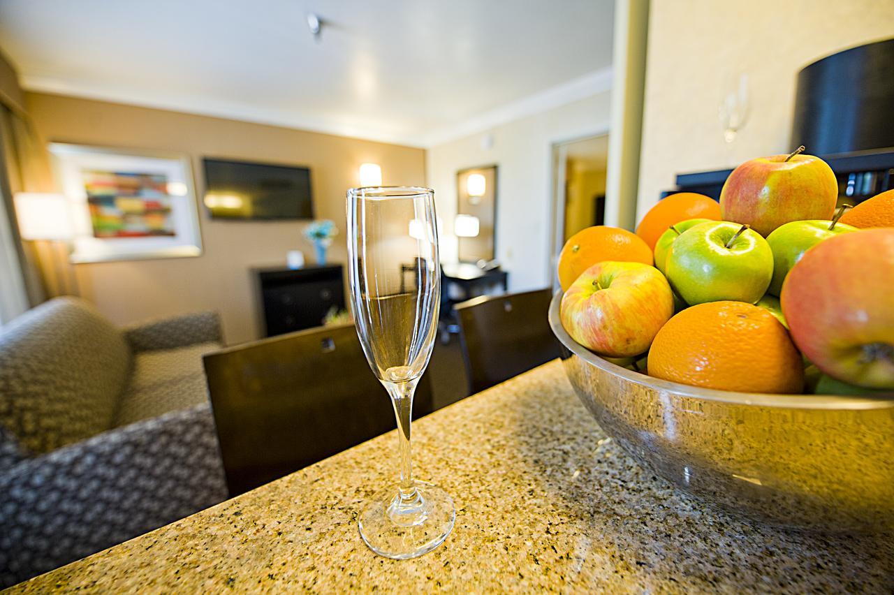 Hotel D'Lins Ontario Airport מראה חיצוני תמונה