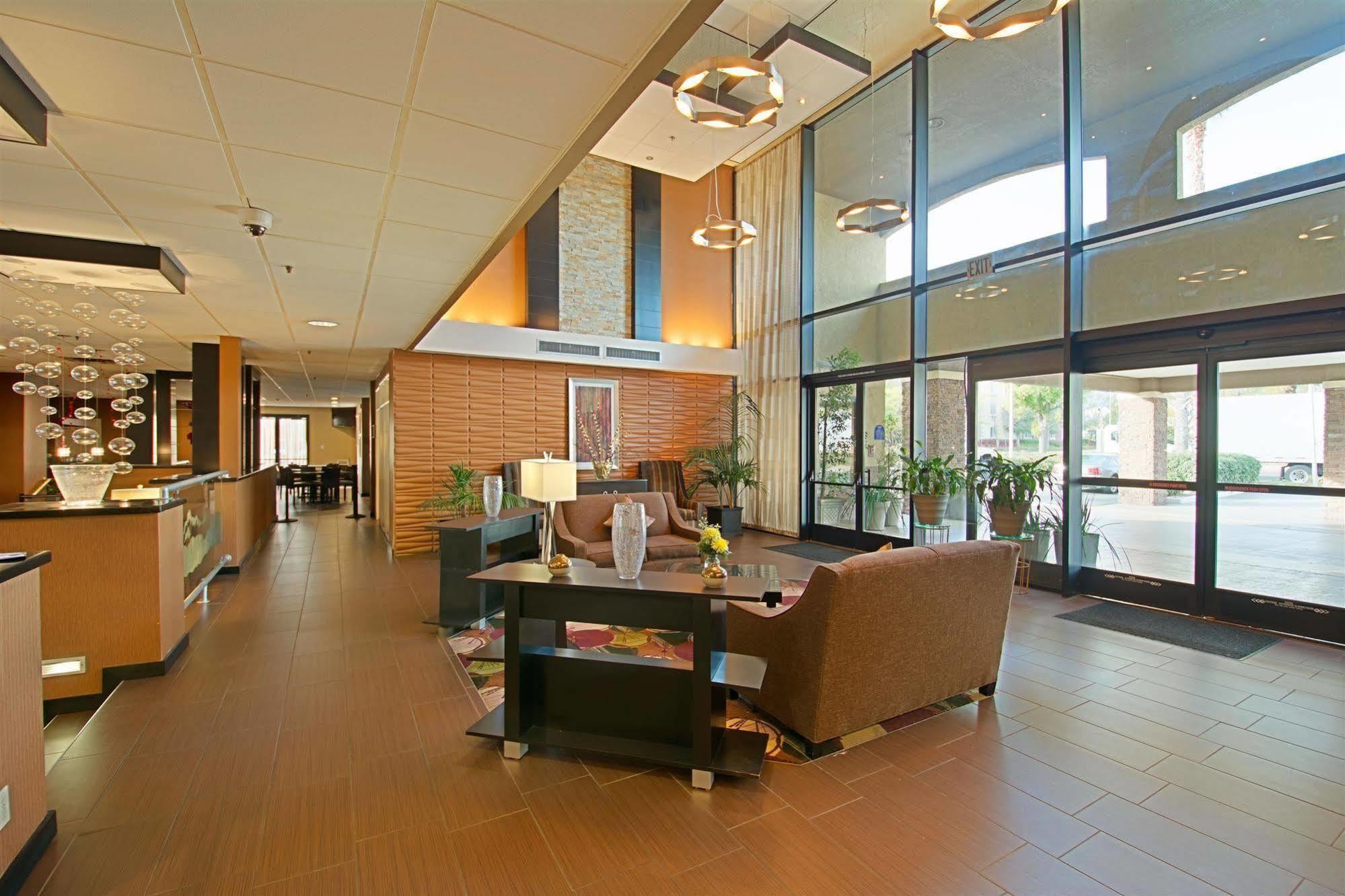Hotel D'Lins Ontario Airport מראה חיצוני תמונה